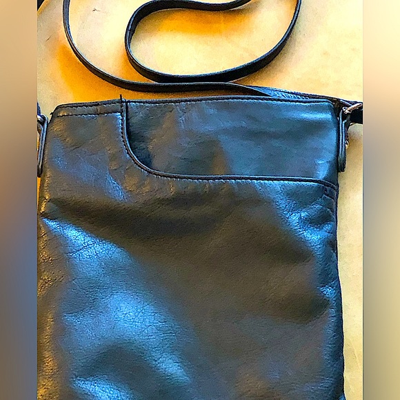 Margot N.Y. Black Leather Heritage Front Pocket Crossbody, Zip Close - Picture 5 of 12